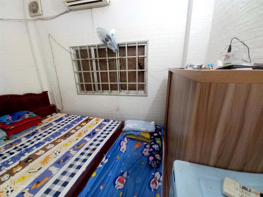 Nhà chính chủ đang ở thuộc đường đông hưng thuận 2 điện tích 3,9x21 một lầu 3 phòng ngủ.