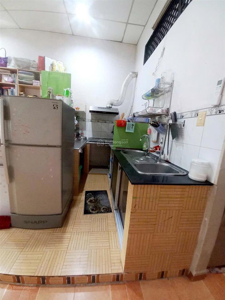 Nhà chính chủ đang ở thuộc đường đông hưng thuận 2 điện tích 3,9x21 một lầu 3 phòng ngủ.