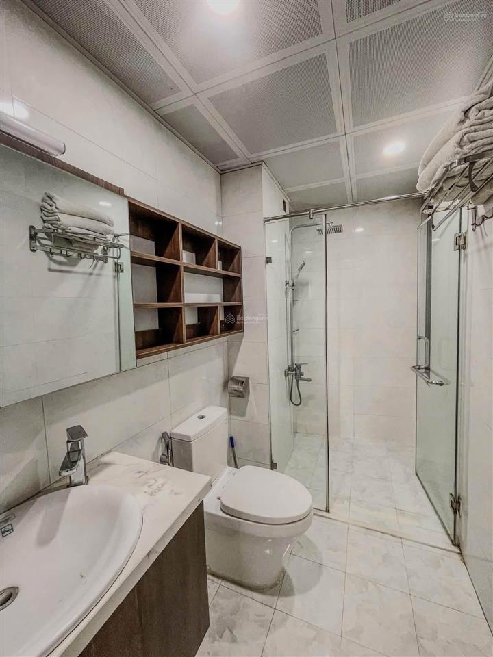 Căn hộ luxury 1pn/1pk rộng 60m2 gần nhà ga t3  trần quốc hoàn  giải phóng  lăng cha cả