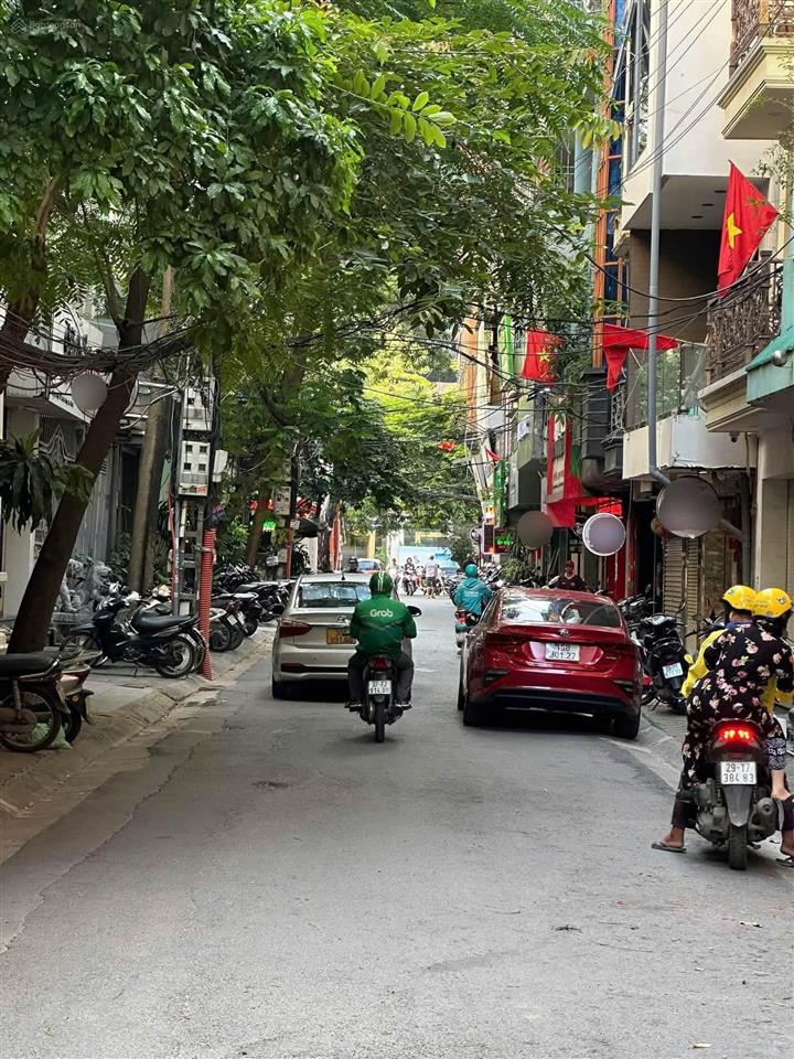 Ô tô tránh trước nhà, nhà 2 mặt thoáng, ngõ thông phân lô tại 281 phố tam trinh
