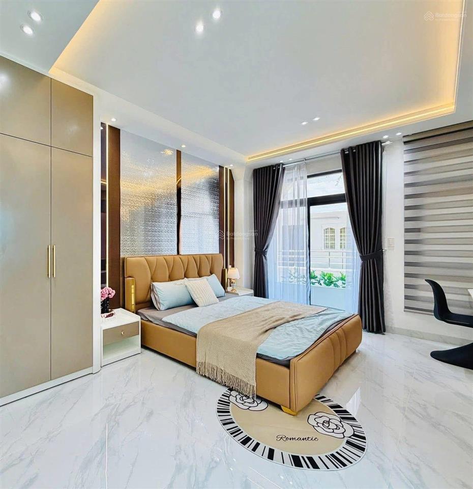 Phân lô 3 ô tô tránh trước nhà ngõ 281 phố tam trinh.