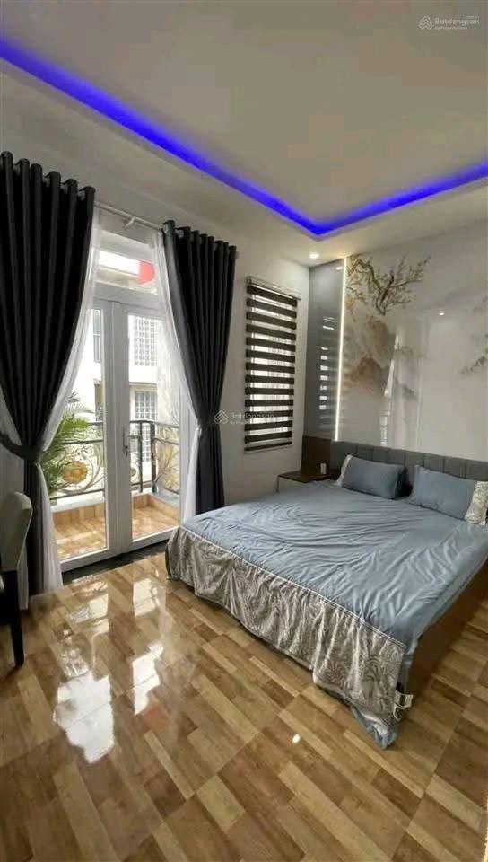 Phân lô 3 ô tô tránh trước nhà ngõ 281 phố tam trinh.