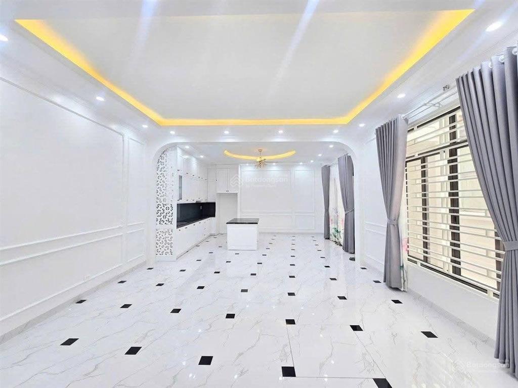 Hot và đẹp phân lô ngõ 281 319 357 phố tam trinh, ngõ thông ở sướng gần hồ.