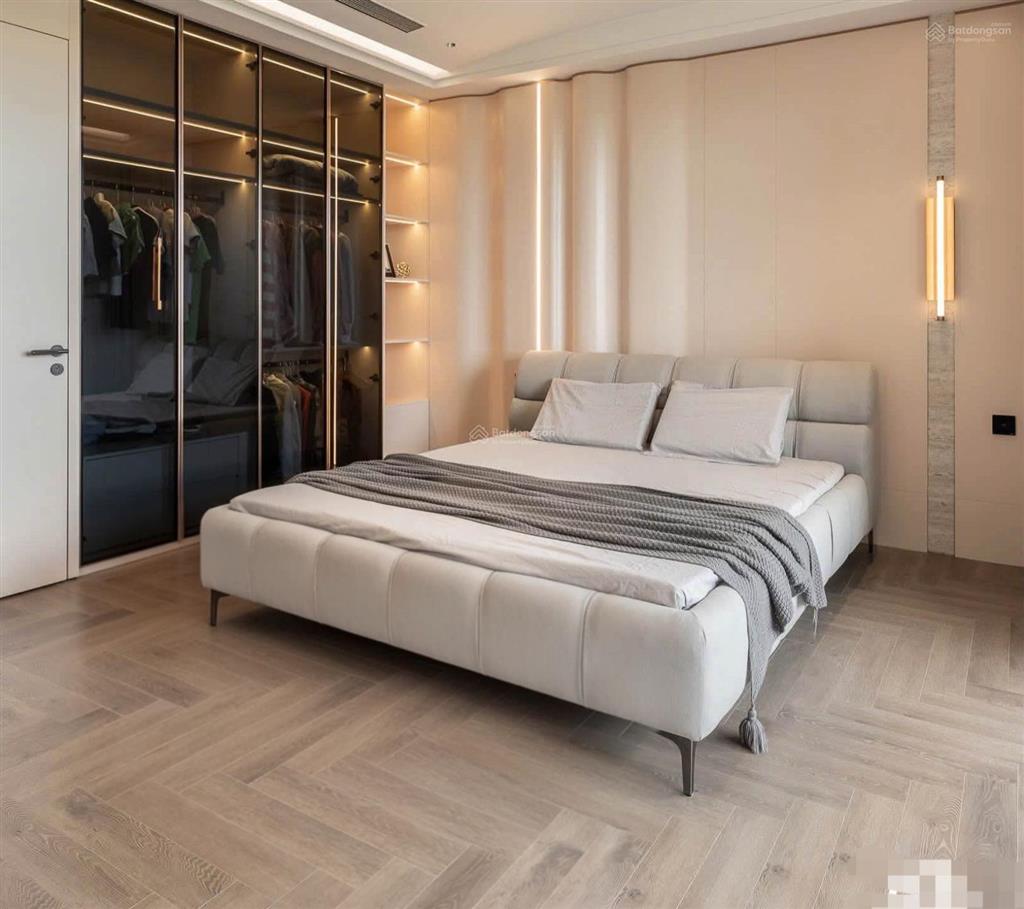 15 tỷ hơn 50m, 5 tầng, ô chờ thang máy, ô tô đỗ cửa ngõ phân lô đẹp phố tam trinh.