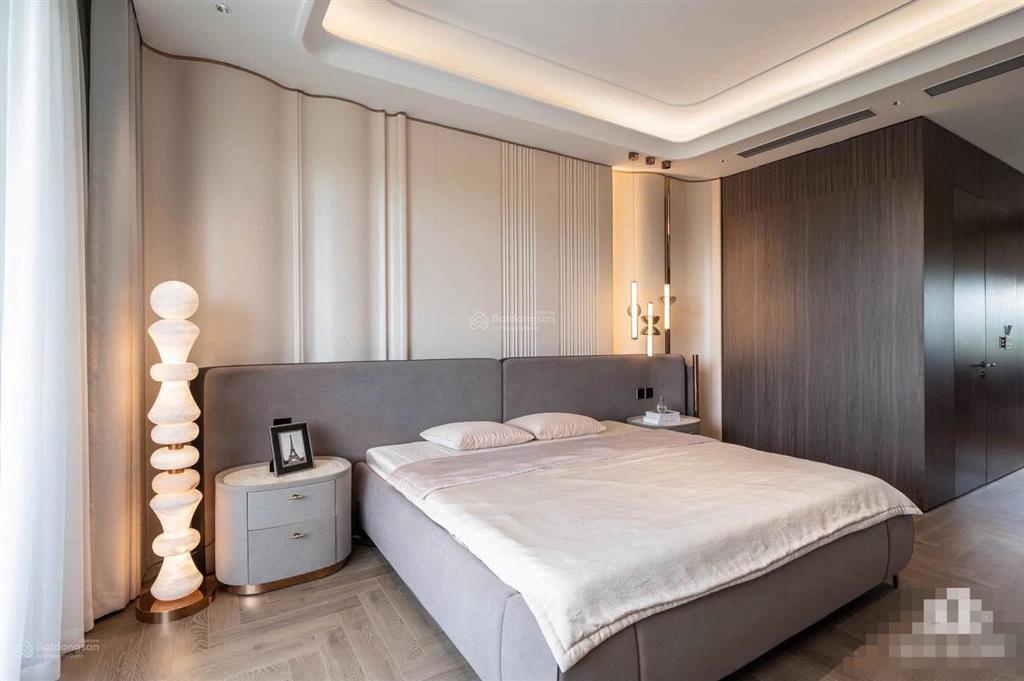 Em bán gấp nhà phân lô đẹp phố tam trinh ngõ 281, 319, 357 anh chị ạ.