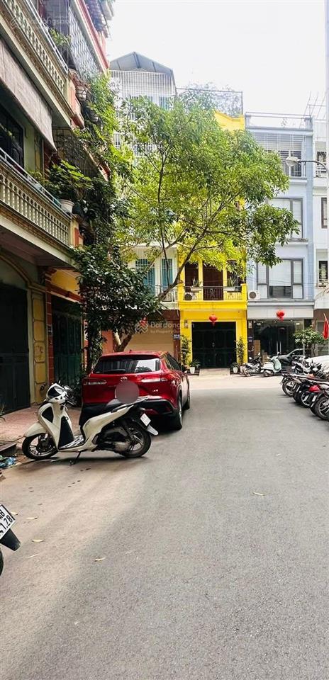 Em cần bán gấp nhà phân lô ô tô tránh và đỗ cửa tại ngõ đẹp phố tam trinh là 281, 319, 357.