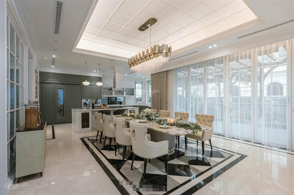 Em cần bán gấp nhà phân lô ô tô tránh và đỗ cửa tại ngõ đẹp phố tam trinh là 281, 319, 357.