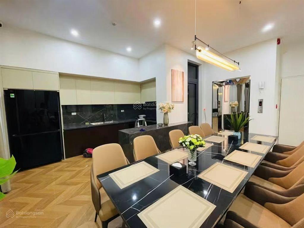 Bán gấp 60m2, 15,9 tỷ, 4pn, 5wc tại ngõ phân lô đẹp phố tam trinh.