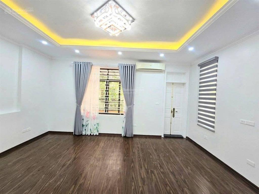 Bán gấp nhà phân lô phố tam trinh 15,8 tỷ, 50m2, 4pn, 5wc, sổ đỏ chuẩn 5