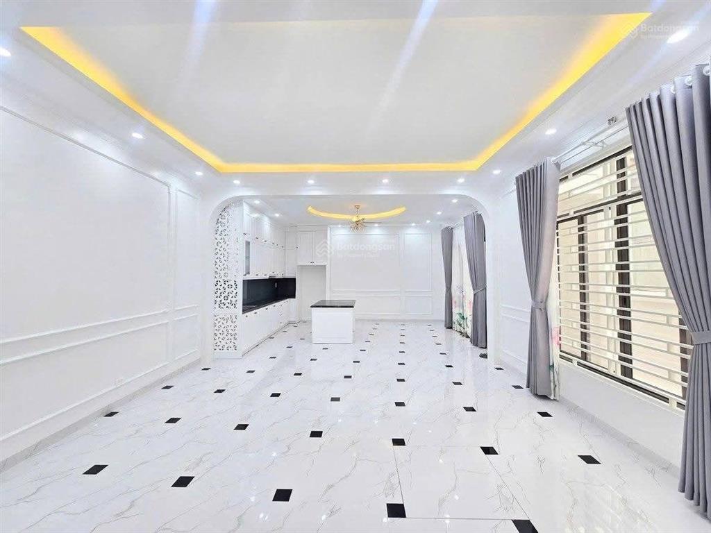 Bán gấp nhà phân lô phố tam trinh 15,8 tỷ, 50m2, 4pn, 5wc, sổ đỏ chuẩn 5