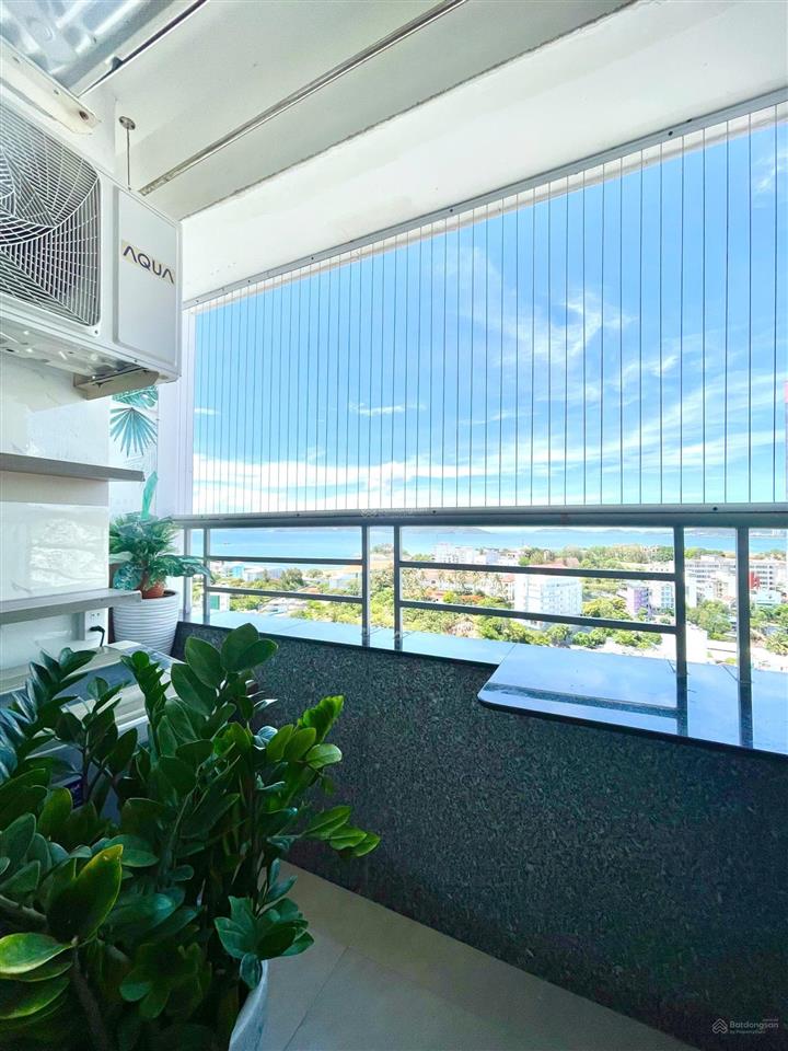 Huyền seahome  căn hộ 2pn full nội thất  tầng trung, view đông nam siêu mát tại oc2a viễn triều