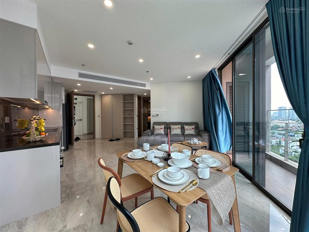 Bán gấp  căn 1pn 62m2 full kính  chốt nhanh giá 9.8 tỷ bao sổ  đặc biệt tầng cao, nội thất đẹp