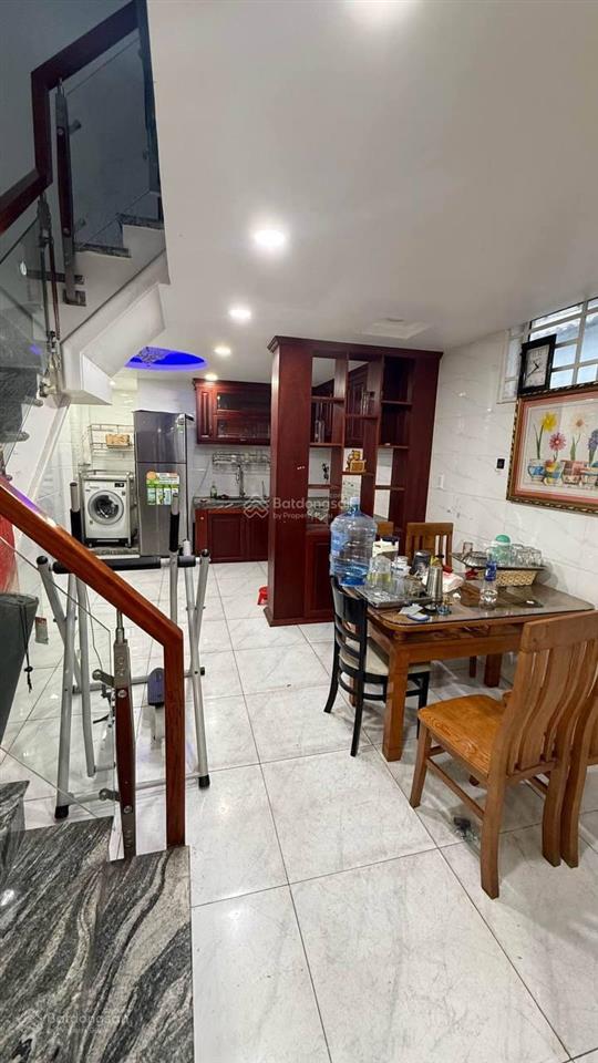 Mặt tiền 6m thông  phạm văn bạch  4m x 16m  4 tầng  6,1 tỷ