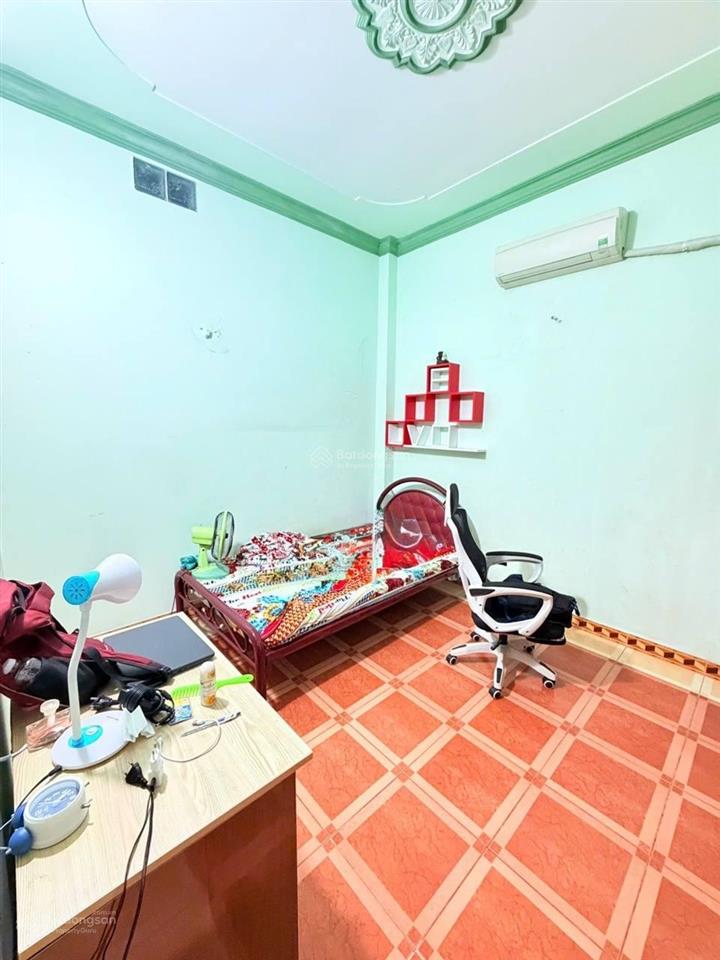 Tân bình  4.5m x 16m  3 tầng, sát mặt tiền  4pn  chỉ 6.3 tỷ còn tl