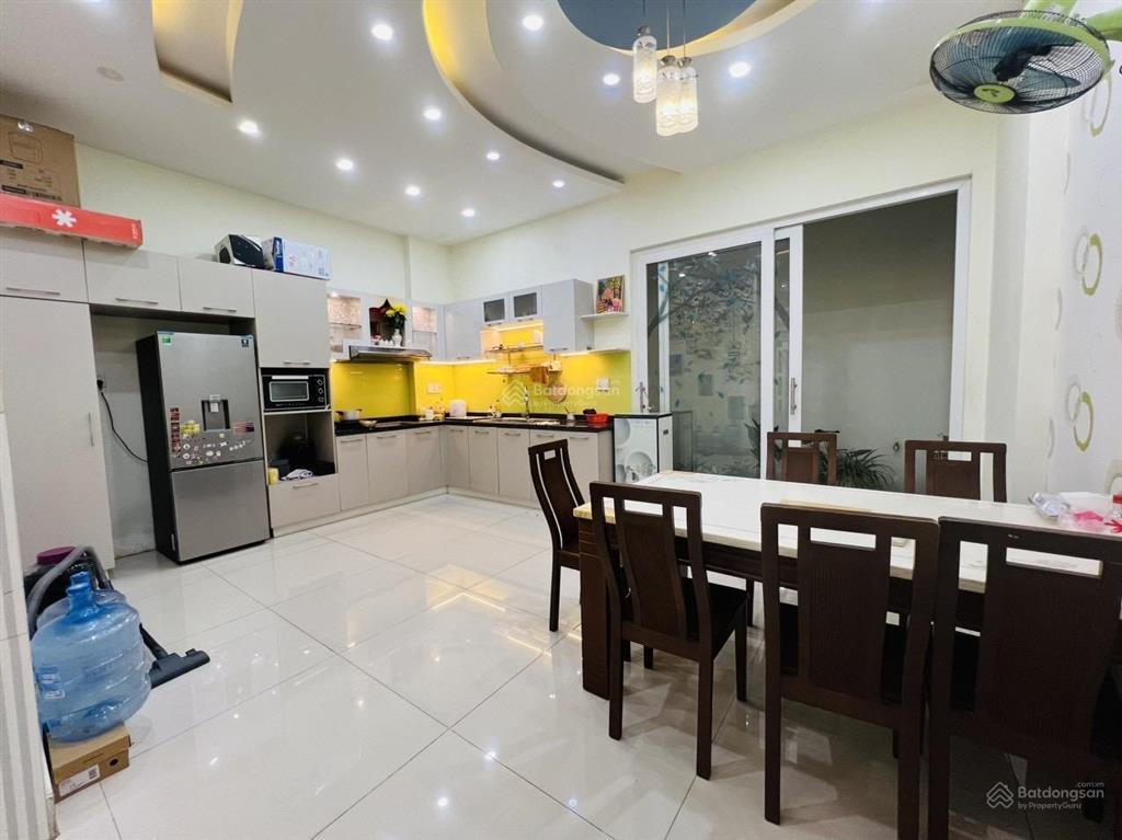 Khu phân lô  5,6m x 20m cn đủ 112m2  lđt  chủ ngộp gấp   ngay