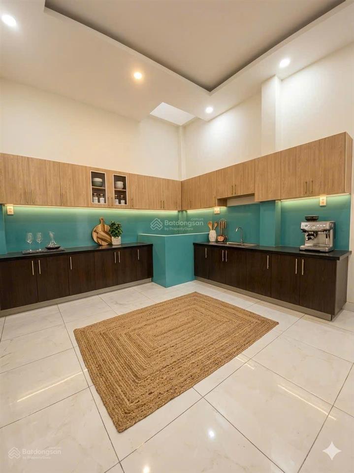 Mặt tiền hẻm 8m  4 x 15  4 tầng  tân bình  chỉ hơn 7 tỷ xíu   ngay