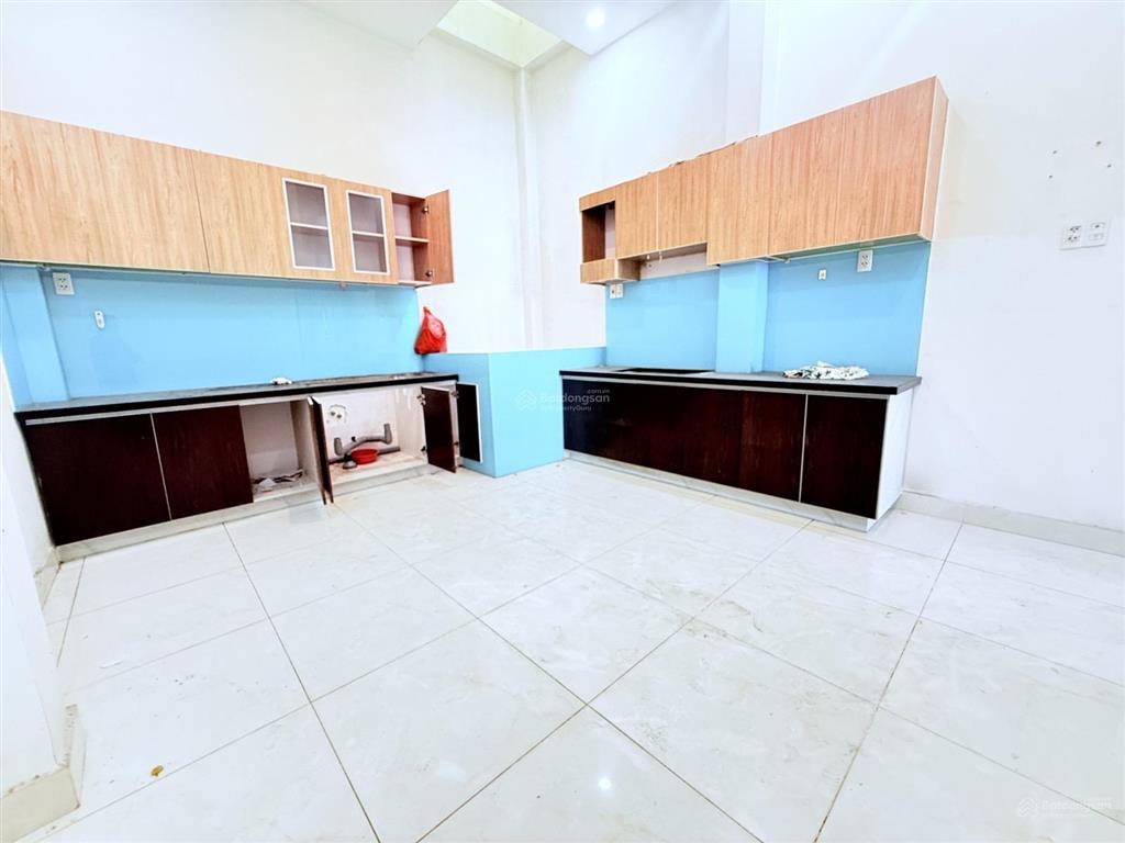 Mặt tiền hẻm 8m  4 x 15  4 tầng  tân bình  chỉ hơn 7 tỷ xíu   ngay