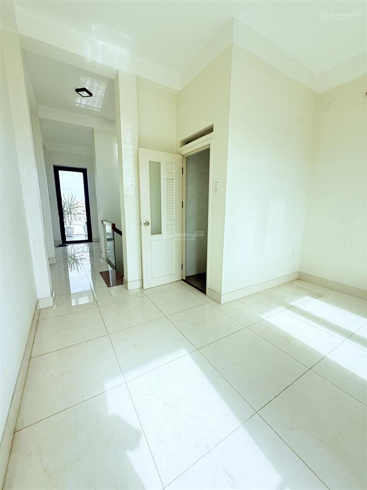 Mặt tiền hẻm 8m  4 x 15  4 tầng  tân bình  chỉ hơn 7 tỷ xíu   ngay