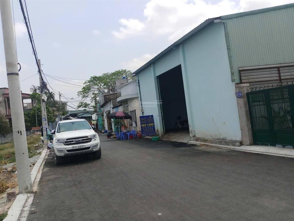 Bán đất tặng nhà đang cho thuê có dòng tiền  180m2 full thổ cư  đường nhựa 8m xe hơi   ngay