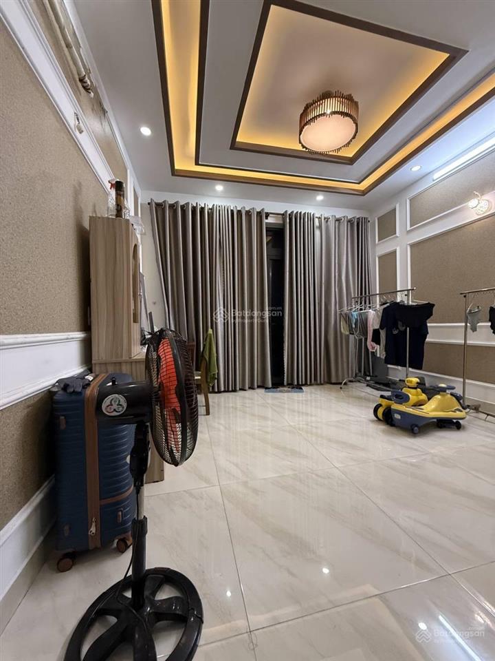 1/ ngắn xe hơi thông  4m x 18m x 5 tầng  gần emart  chỉ 8 tỷ chút