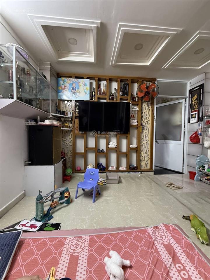1/ ngắn xe hơi thông  4m x 18m x 5 tầng  gần emart  chỉ 8 tỷ chút