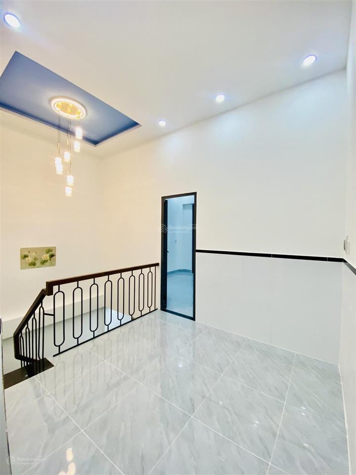 Nhà đẹp shr 2 tầng  3pn  hẻm xe hơi  đông thạnh  chỉ hơn 3 tỷ