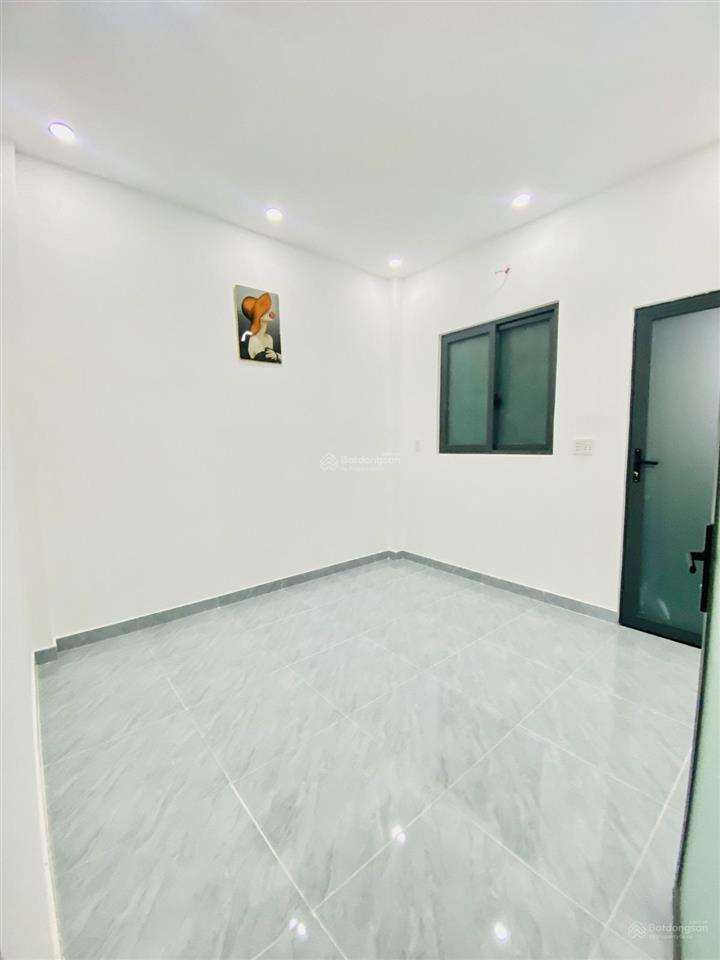 Nhà đẹp shr 2 tầng  3pn  hẻm xe hơi  đông thạnh  chỉ hơn 3 tỷ