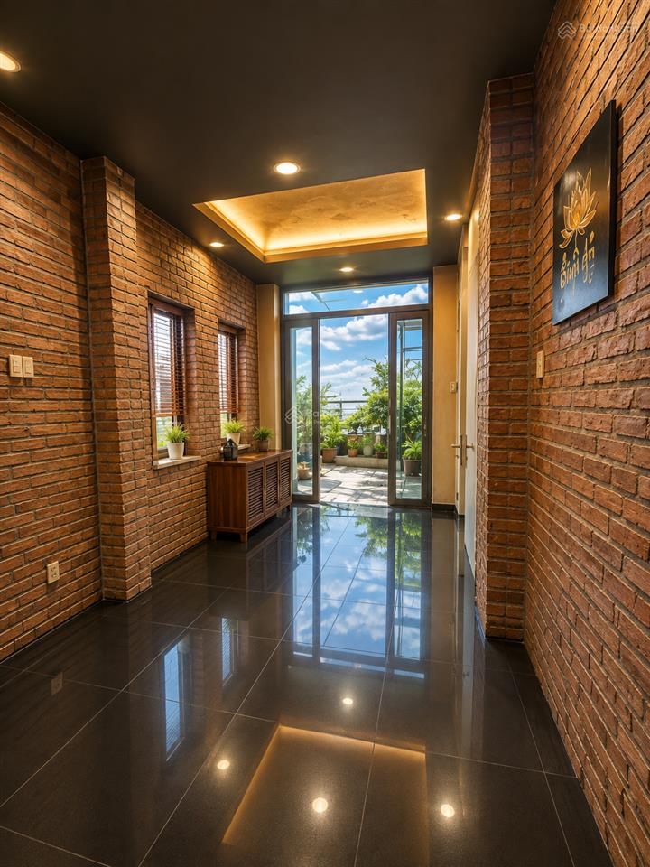 Biệt thự gv  11m x 22m nở hậu  5 tầng  sân vườn  chủ gấp bán   ngay