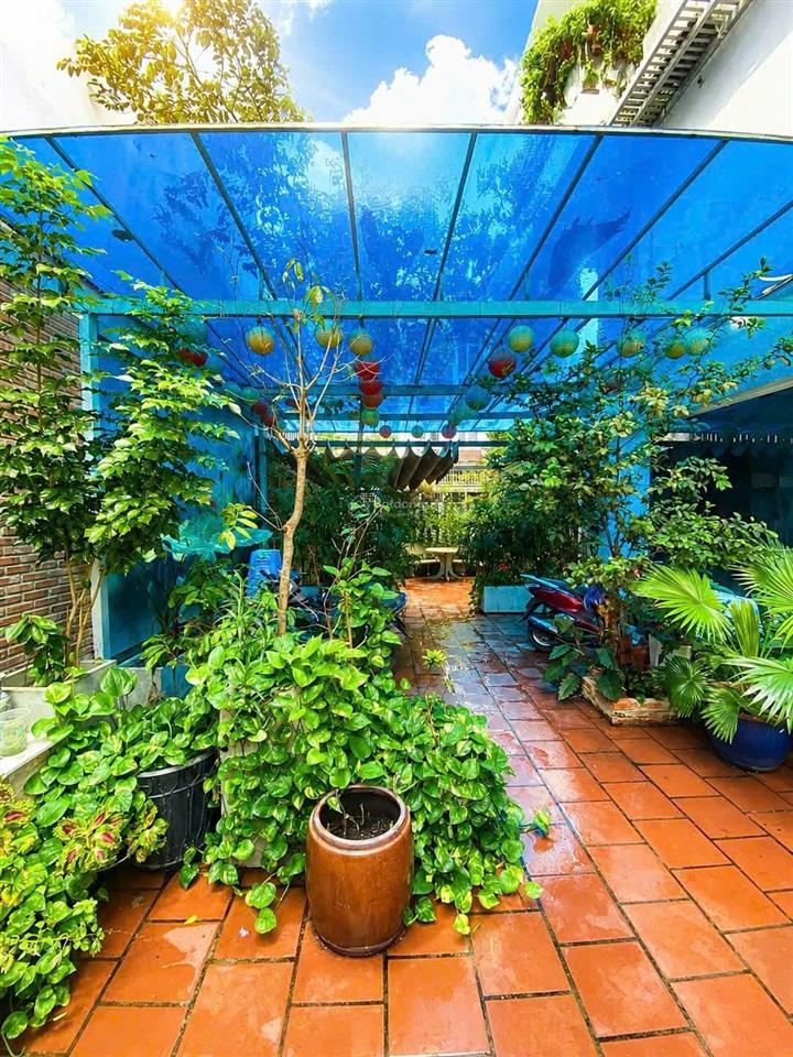 Biệt thự gv  11m x 22m nở hậu  5 tầng  sân vườn  chủ gấp bán   ngay