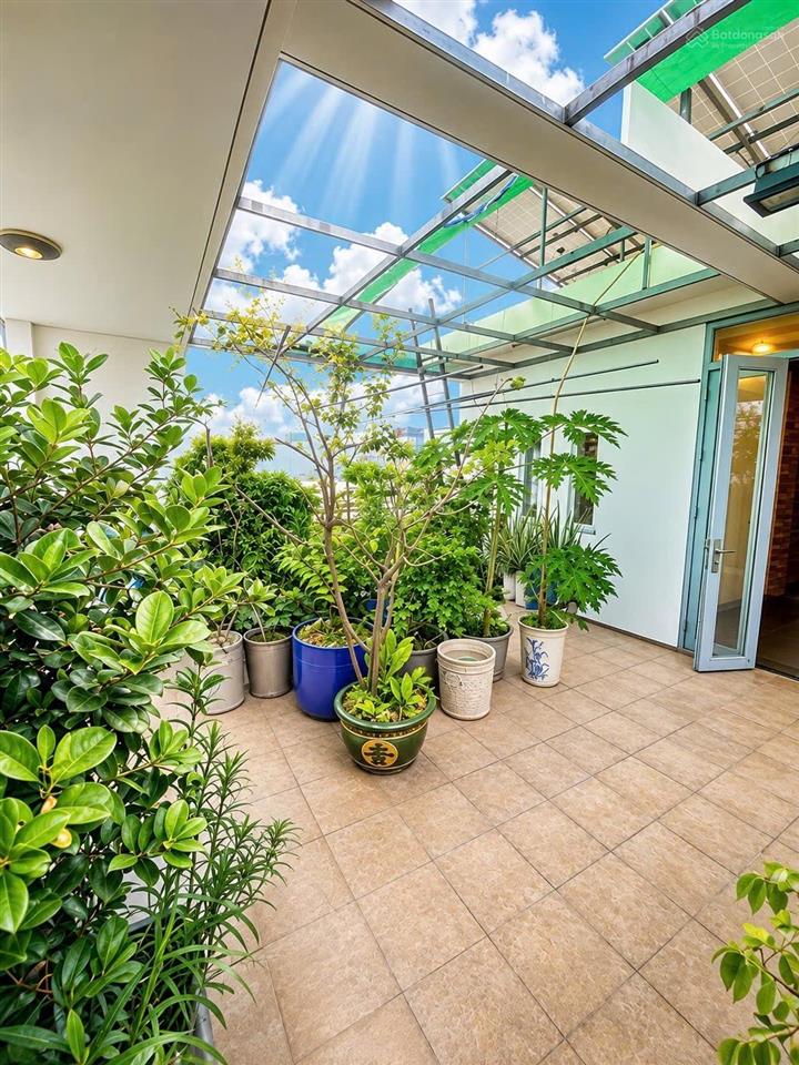 Biệt thự gv  11m x 22m nở hậu  5 tầng  sân vườn  chủ gấp bán   ngay