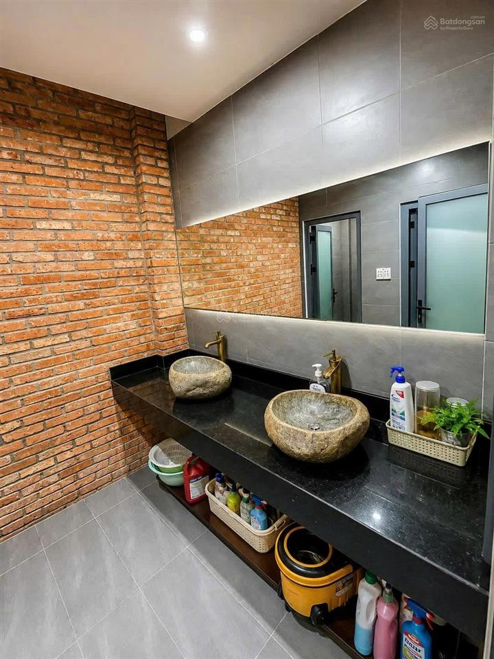 Biệt thự gv  11m x 22m nở hậu  5 tầng  sân vườn  chủ gấp bán   ngay