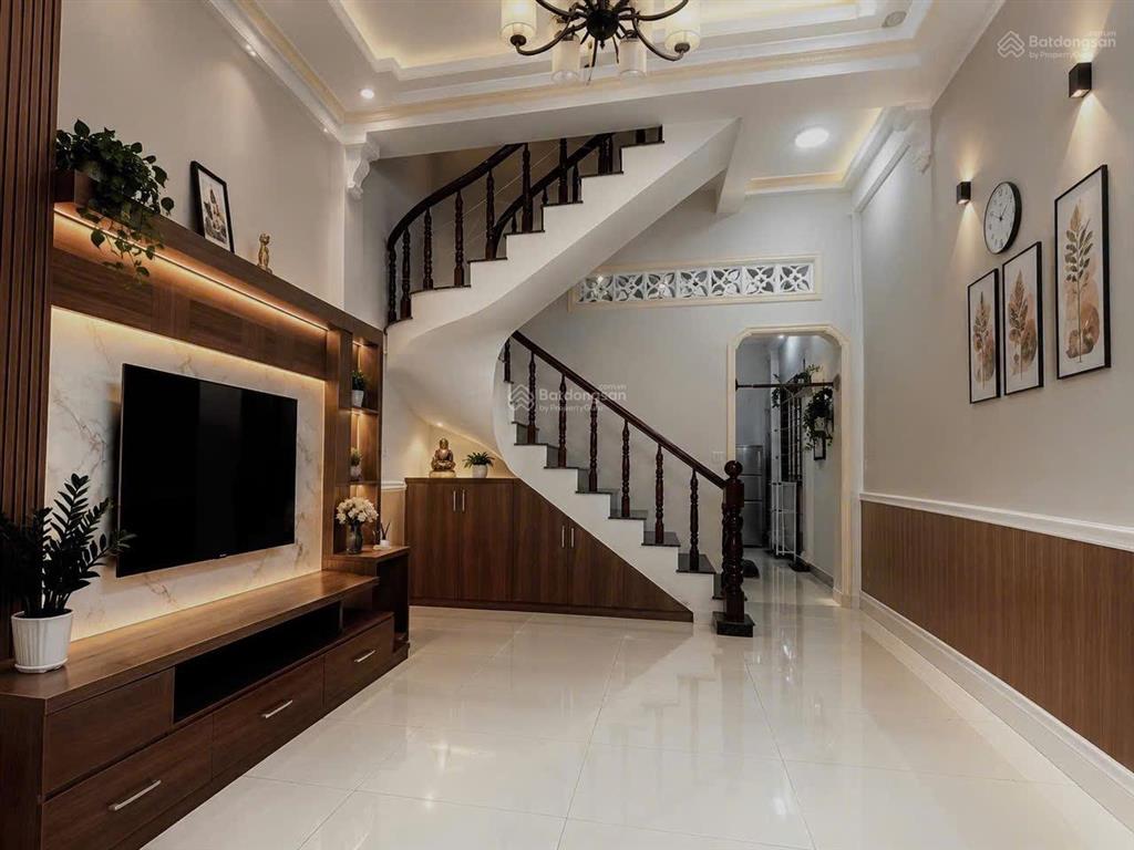 4.2m x 10m  3 tỷ nhỉnh  phạm văn bạch  shr hoàn công  nhà dt rộng   ngay