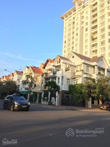 Cần cho thuê biệt thự kdc him lam 6ats. dt 160m2 3 lầu, nhà đẹp, thoáng giá 40tr/th.  0901 023 ***