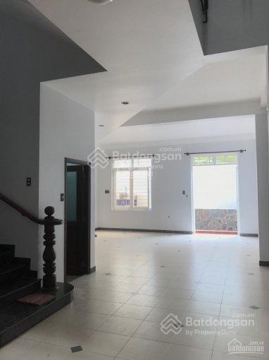 Cần cho thuê biệt thự kdc him lam 6ats. dt 160m2 3 lầu, nhà đẹp, thoáng giá 40tr/th.  0901 023 ***