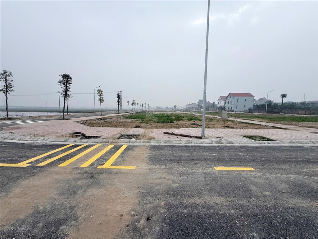 Đấu giá hoàng xá cách chân cầu hồng hà chỉ 1km