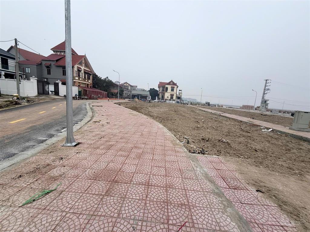 Đấu giá hoàng xá cách chân cầu hồng hà chỉ 1km