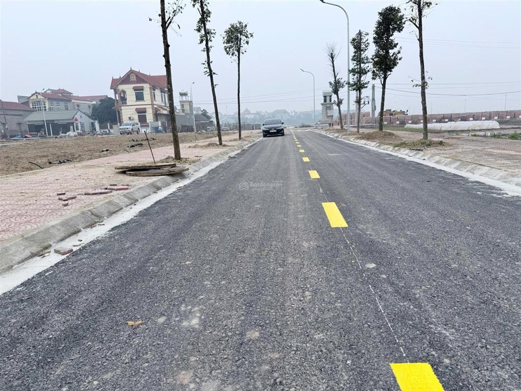 Đấu giá hoàng xá cách chân cầu hồng hà chỉ 1km