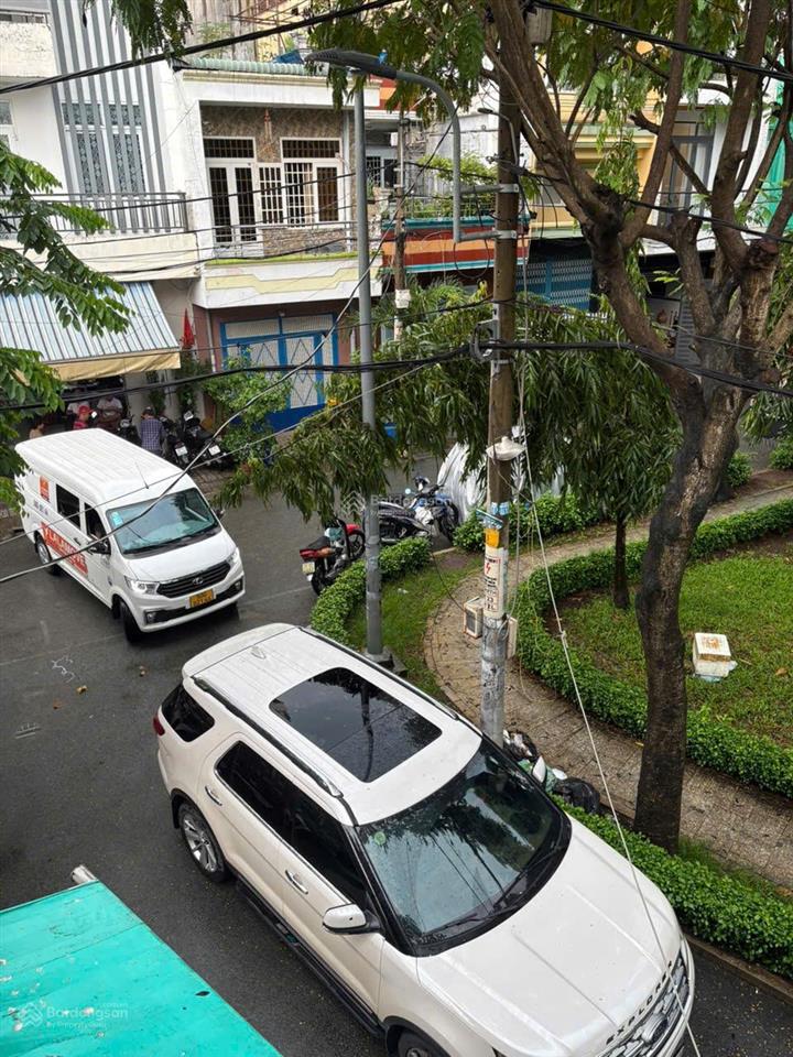 Cho thuê kho dt lớn 840m2, 2 mt đường vào 7m ngay công viên mát rượi không cần máy