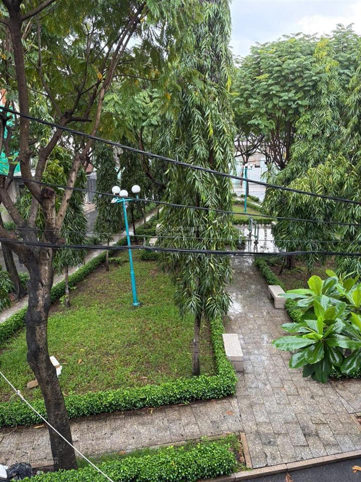 Cho thuê kho dt lớn 840m2, 2 mt đường vào 7m ngay công viên mát rượi không cần máy