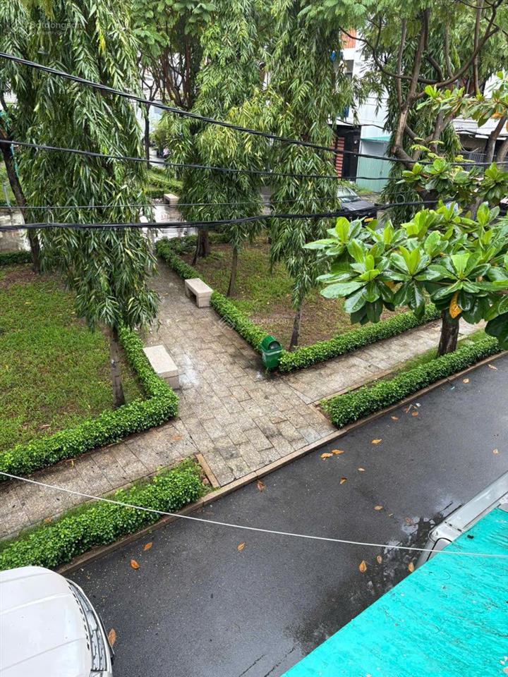 Cho thuê kho dt lớn 840m2, 2 mt đường vào 7m ngay công viên mát rượi không cần máy