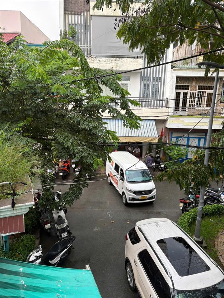 Cho thuê kho dt lớn 840m2, 2 mt đường vào 7m ngay công viên mát rượi không cần máy
