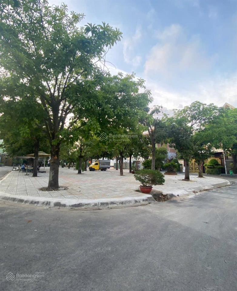 Nhà view công viên kdc phú nhuận q12 dt 5x18m (90m) 1 trệt 2 lầu 4pn trước nhà công viên hxh