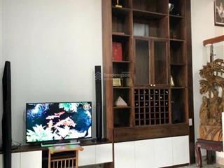 Nhà 3 lầu 4wc 4pn nội thất đẹp đầy đủ có sân chơi thể thao trước mặt giá 8 tỷ