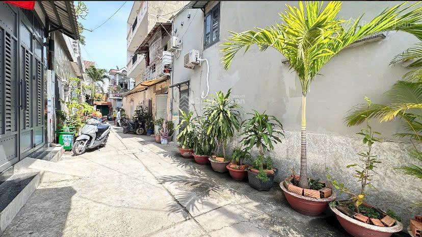 Nhà đẹp hẻm xe hơi thông gần cầu vượt tân thới hiệp chỉ 4.85 tỷ
* diện tích 4 x 14m (56m) sổ đẹp