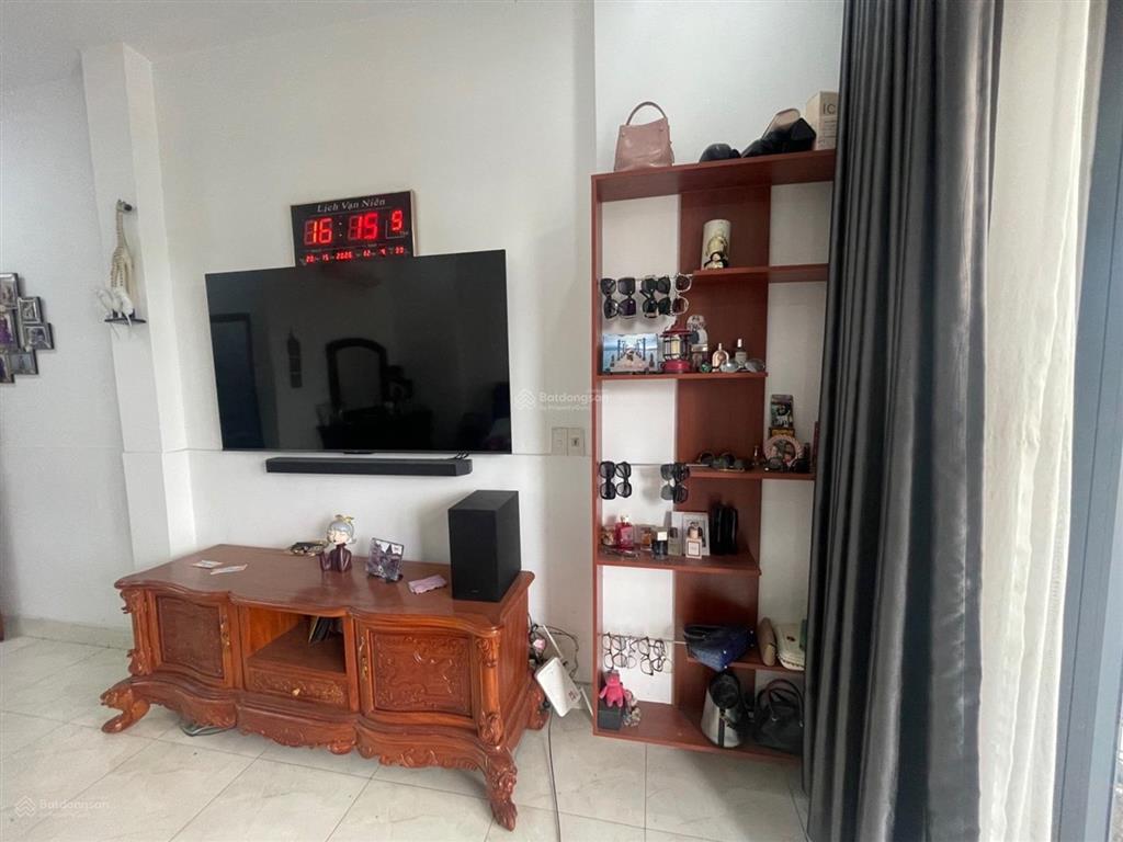 Giảm 500 triệu chỉ còn 5.7 tỷ
mặt tiền đông thạnh  hóc môn chính chủ 1 đời
dt 4.5 x 19.5