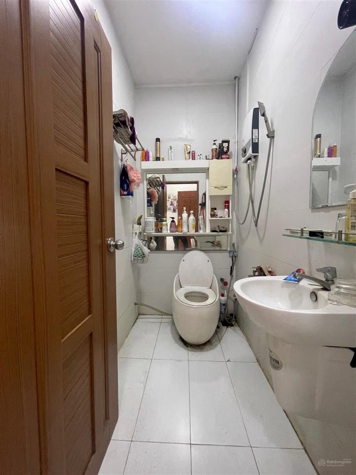 Giảm 500 triệu chỉ còn 5.7 tỷ
mặt tiền đông thạnh  hóc môn chính chủ 1 đời
dt 4.5 x 19.5