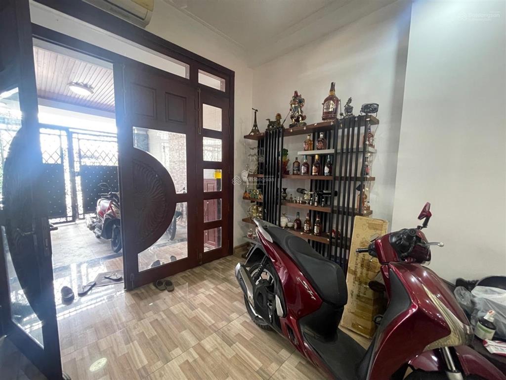 Giảm 500 triệu chỉ còn 5.7 tỷ
mặt tiền đông thạnh  hóc môn chính chủ 1 đời
dt 4.5 x 19.5