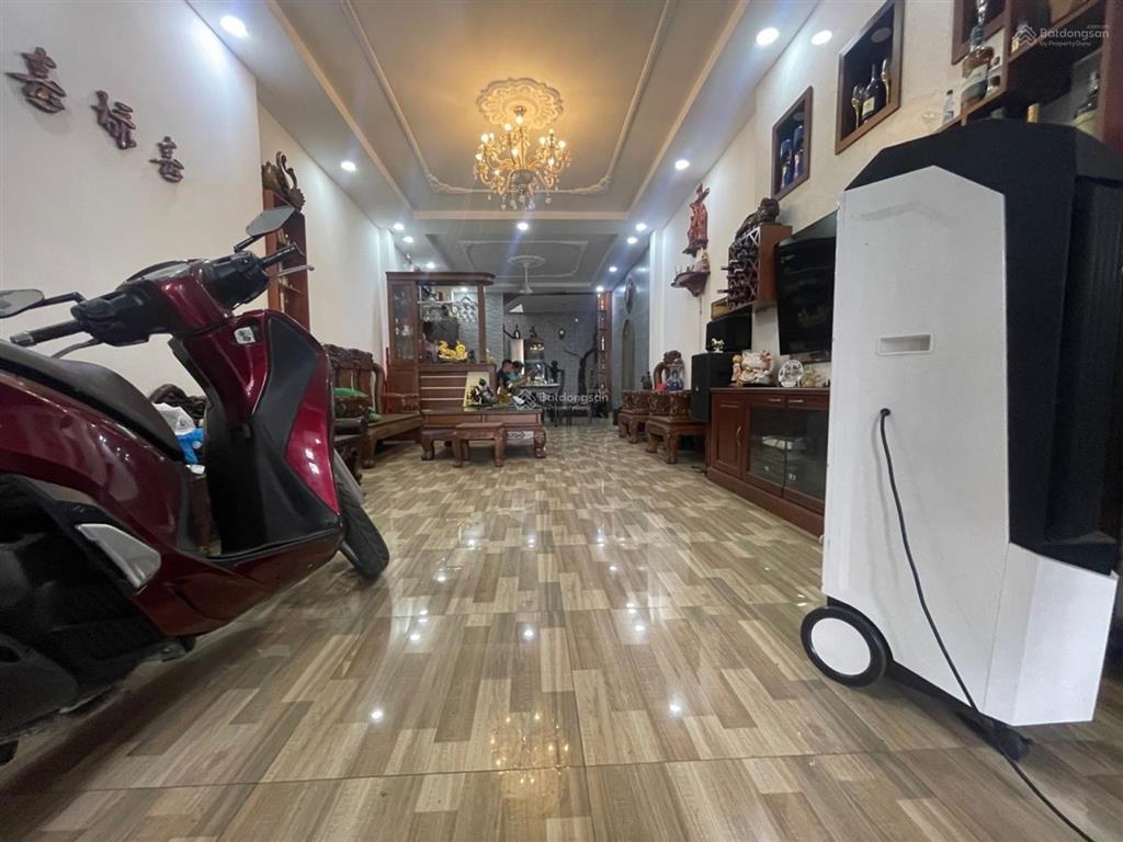 Giảm 500 triệu chỉ còn 5.7 tỷ
mặt tiền đông thạnh  hóc môn chính chủ 1 đời
dt 4.5 x 19.5