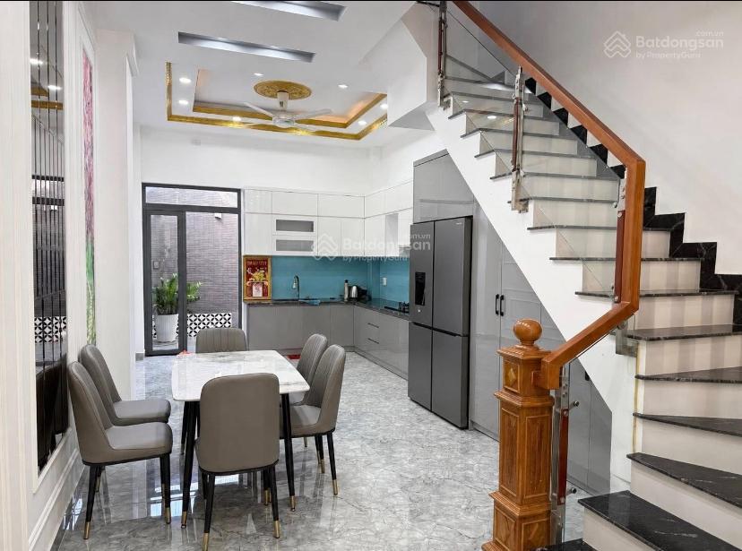 Mặt tiền vip q12 4 lầu chỉ 8,6 tỷ tặng full nội thất chất lượng mặt tiền nhánh trương thị hoa