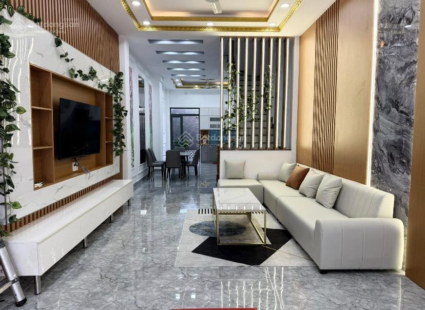 Mặt tiền vip q12 4 lầu chỉ 8,6 tỷ tặng full nội thất chất lượng mặt tiền nhánh trương thị hoa